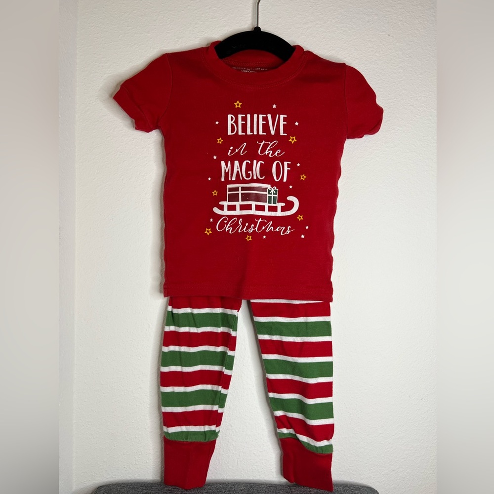 Sleepyheads “Believe In The Magic Of Christmas” Red & Green Striped Pajamas 2T